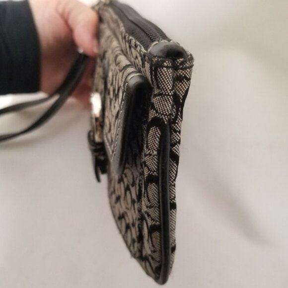 Coach signature print wristlet - Picture 6 of 6